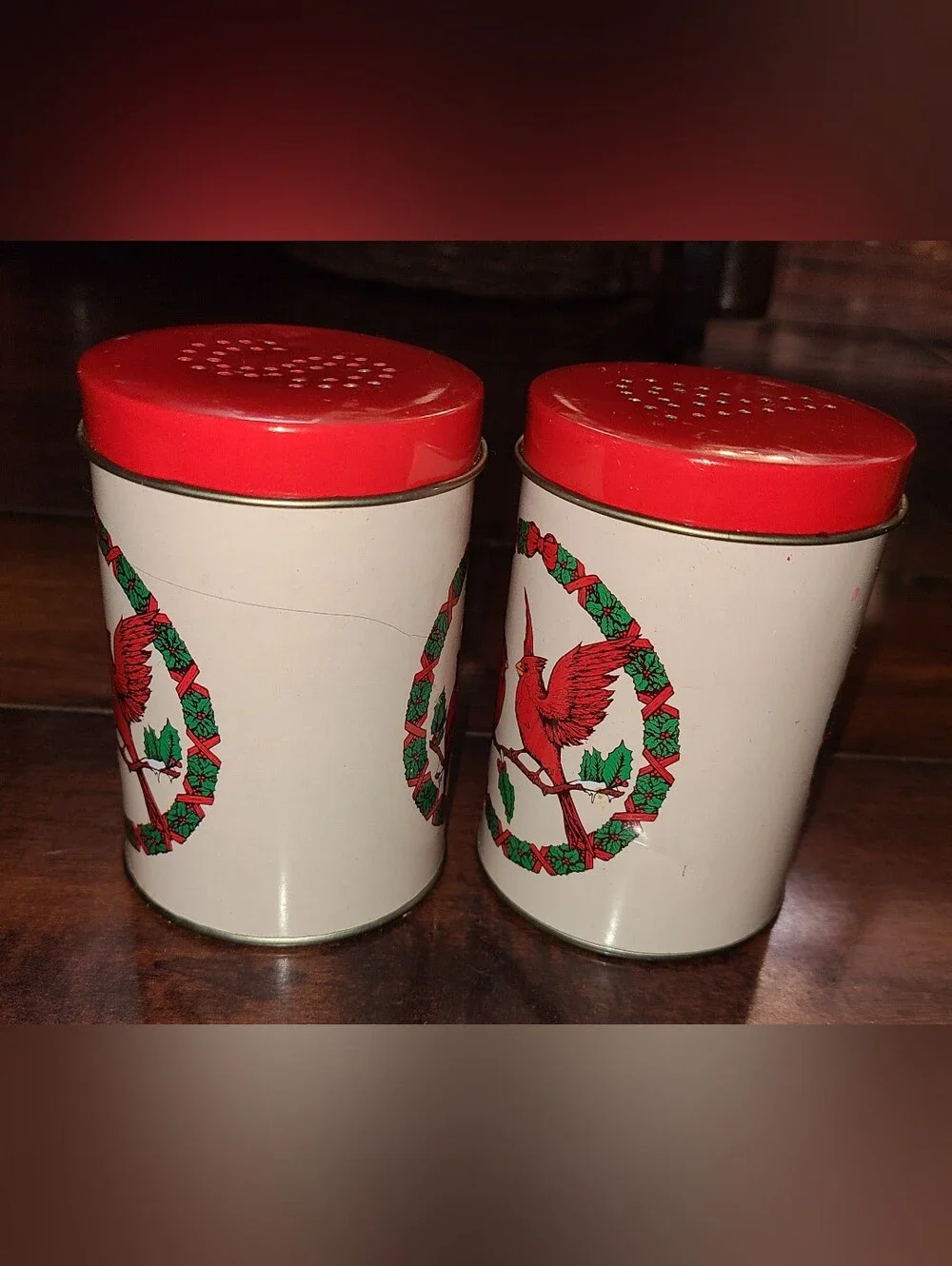 Vintage Tin Christmas Salt and Pepper Shakers - Red Cardinals 4
